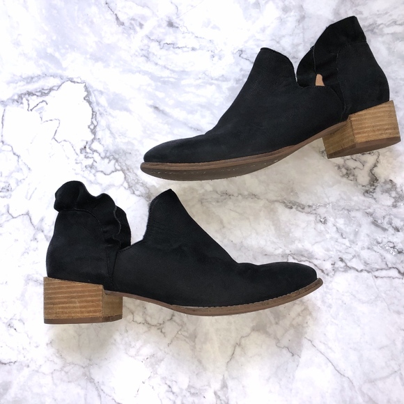 seychelles ruffle bootie
